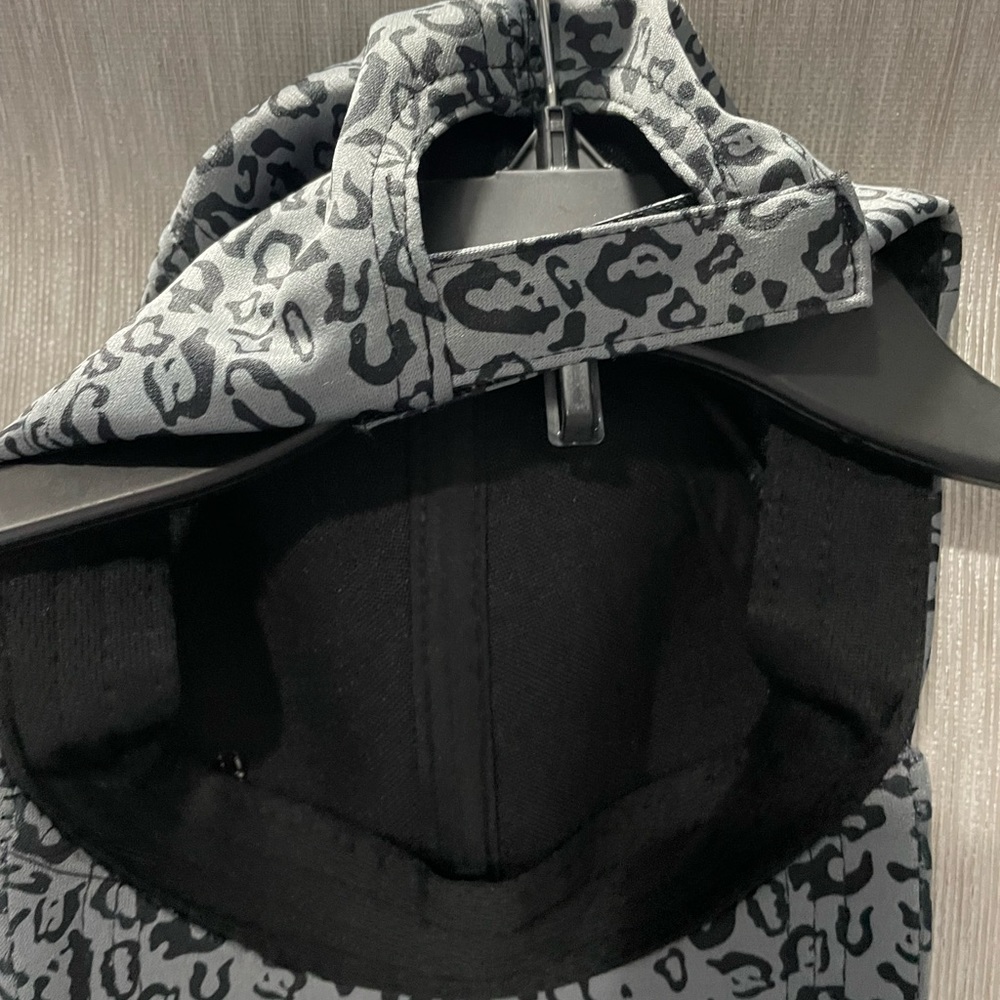 Leopard hat - Picture 3 of 10